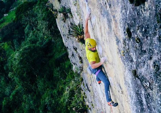 Alex Txikon, escalando en Colombia, en el valle Escondido, una ruta combo entre Black Kiss y Luna de Cristal.