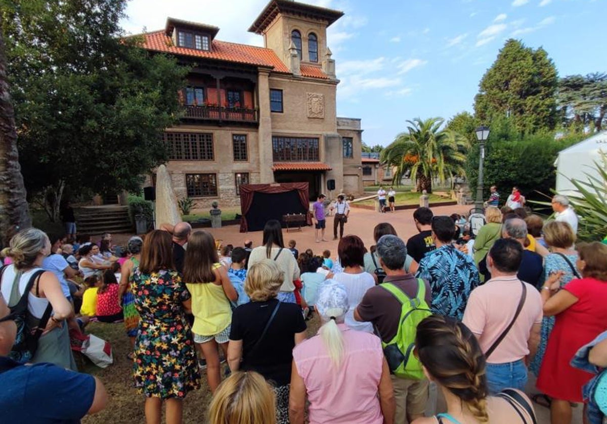 Actuación de magia en el Palacio Albaicín en una edición pasada del festival.