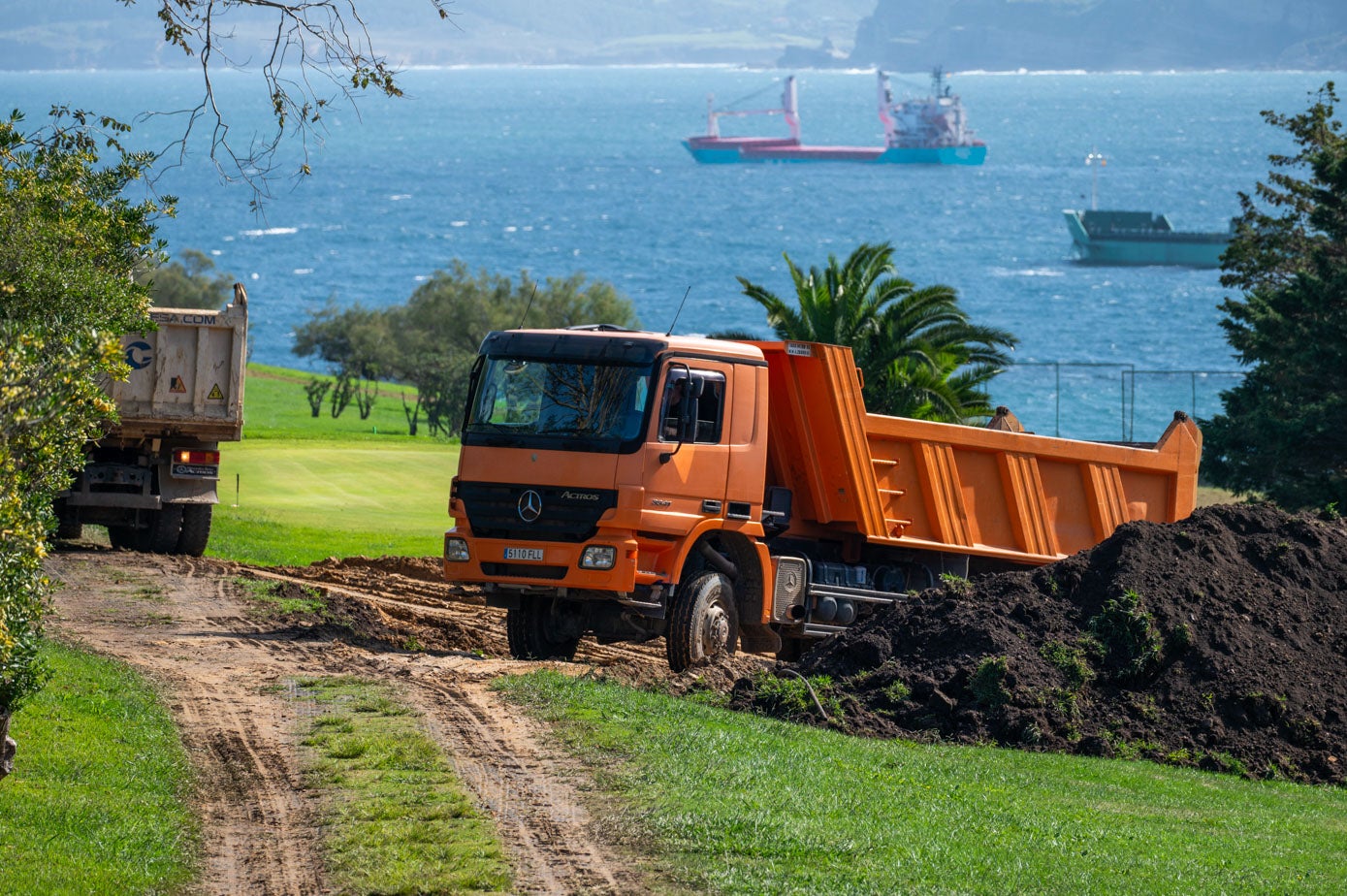 Mientras duren las obras, los usuarios tendrán descuentos en otros campos como el Golf La Junquera (Pedreña), los campos de Cantur en Nestares y Abra del Pas; y el campo de golf Ramón Sota (Agüero).