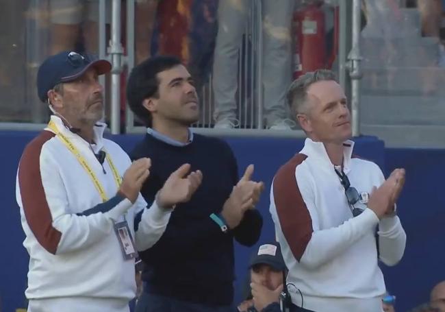 Javier Ballesteros junto a Txema Olazabal y Luke Donald, durante el homenaje.