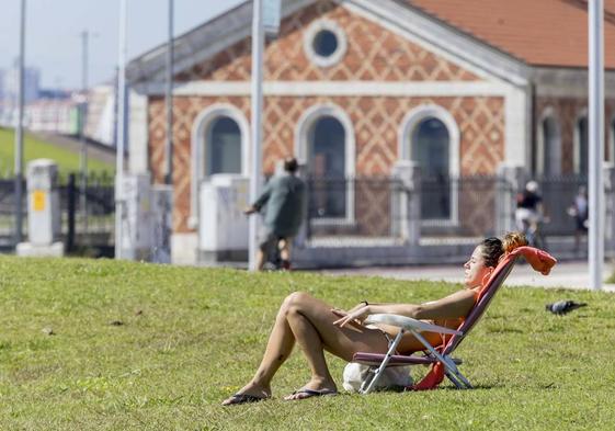 Imagen de archivo de un día de calor en la zona de Gamazo, en Santander.