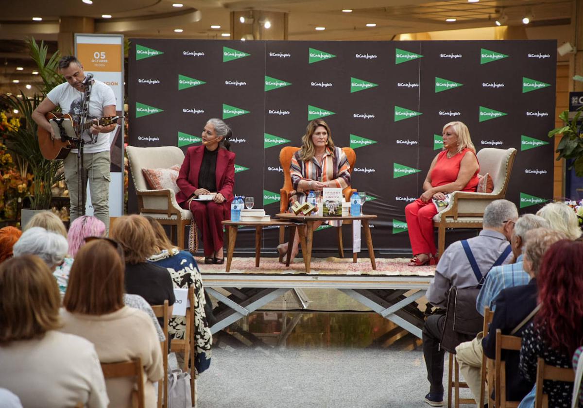 Multitudinaria presentación de la última novela de Concepción Revuelta