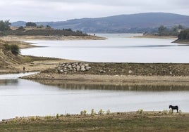 Imagen del pantano del Ebro del pasado mes de agosto.