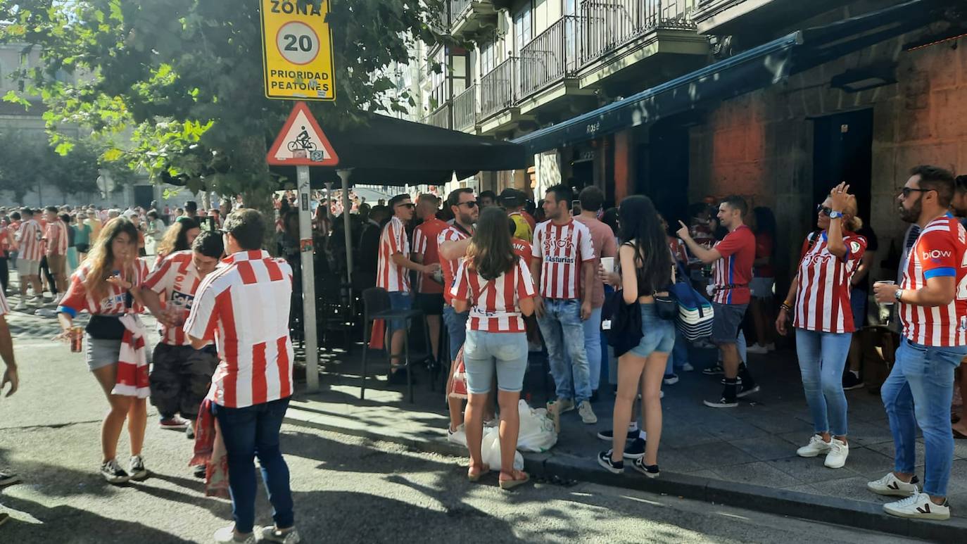 Epicento de la fiesta. Los dueñios asturianos del local habían preparado un gran recibimiento.