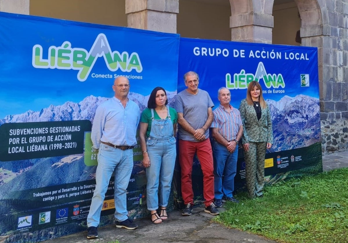 De izquierda a derecha, Fuente, Cotera, Cuevas y Mier, junto a la gerente Irene Díaz