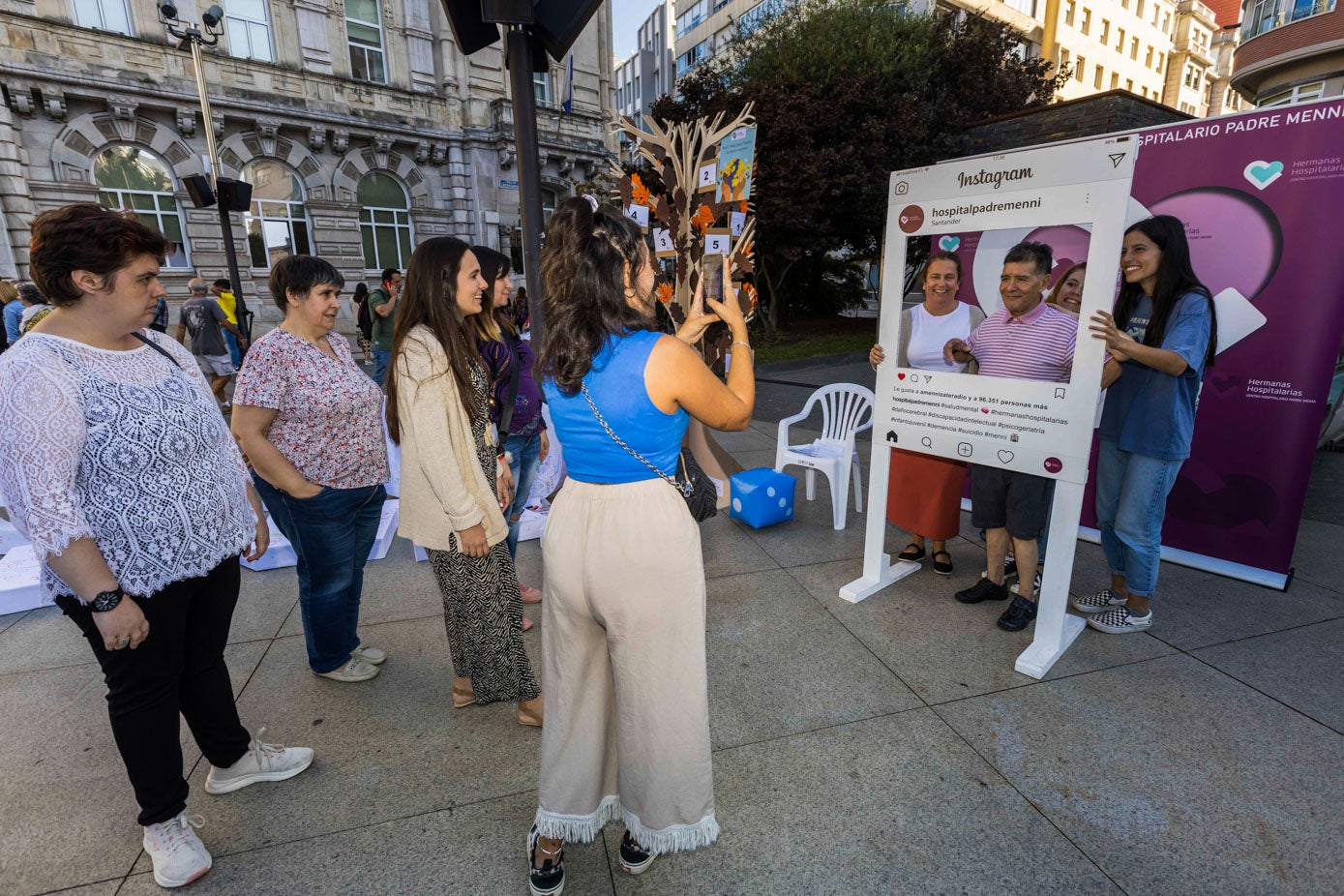 Un grupo de personas participa en una de las actividades que ofreció el centro hospitalario Padre Menni. 