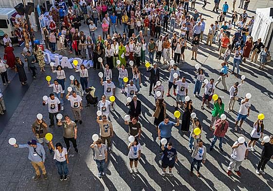 Pacientes, representantes de entidades y autoridades durante la celebración del Día Mundial de la Salud Mental.