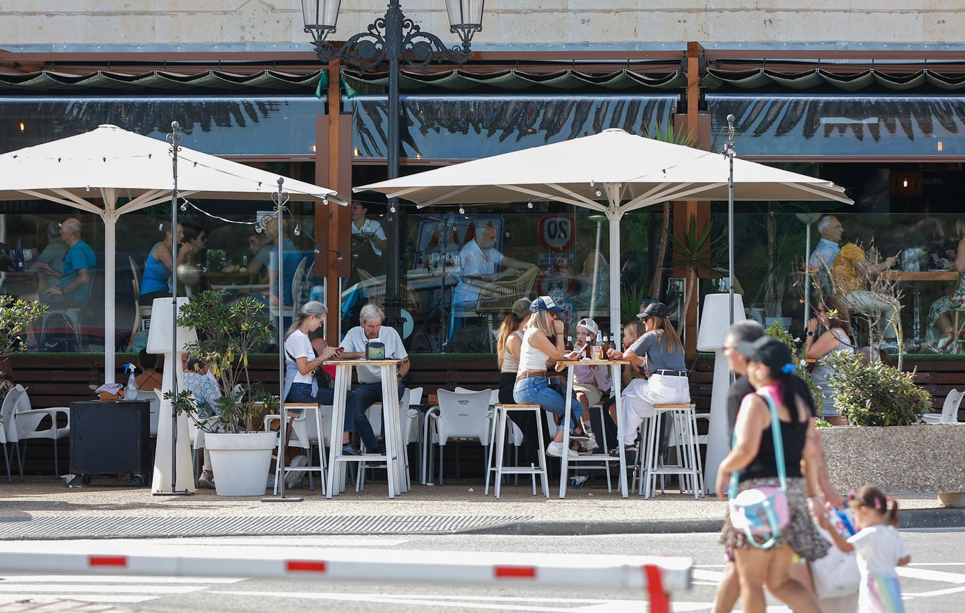 También en Suances se llenaron las terrazas de los establecimientos hosteleros