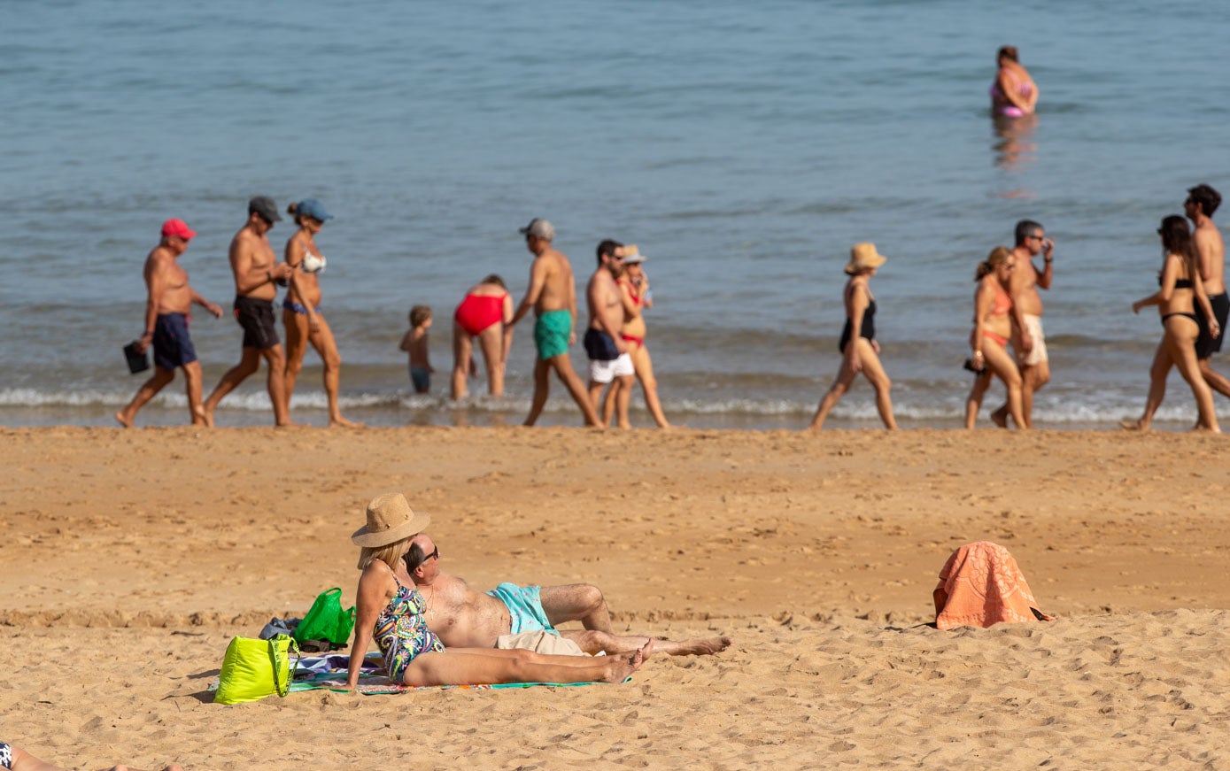 Playa y mar, perfecta receta para combatir el calor