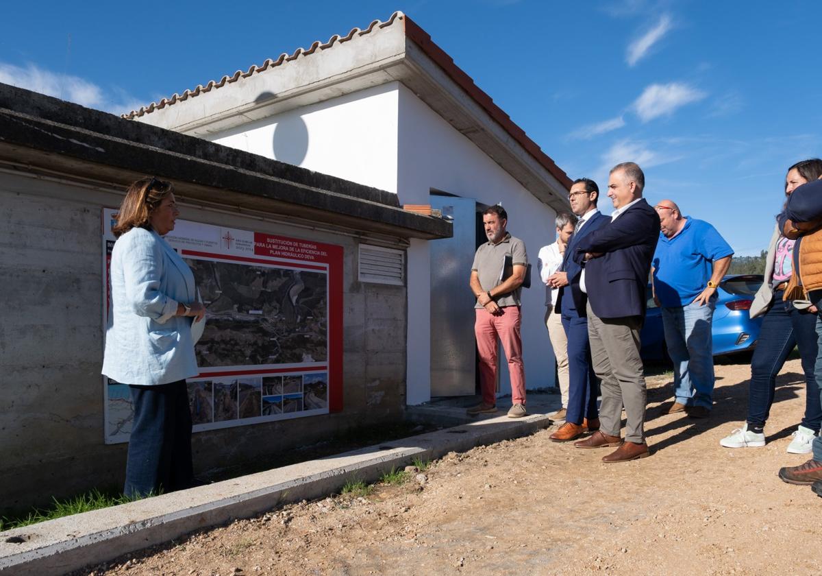 Una responsable de las obras explica los trabajos realizados.