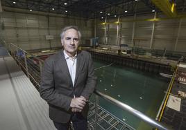 Íñigo Losada en las instalaciones del Instituto de Hidráulica de la Universidad de Cantabria.