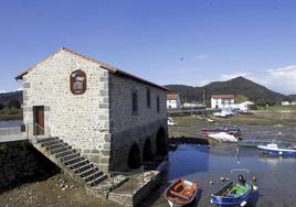 El molino de mareas de Jado, en el barrio de Ancillo (Argoños), fue rehabilitado y convertido en un centro de interpretación de la marisma.