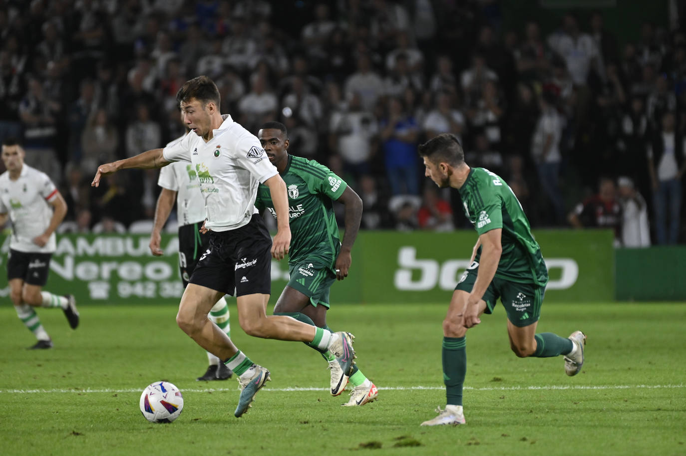 Morante avanza con la pelota. 