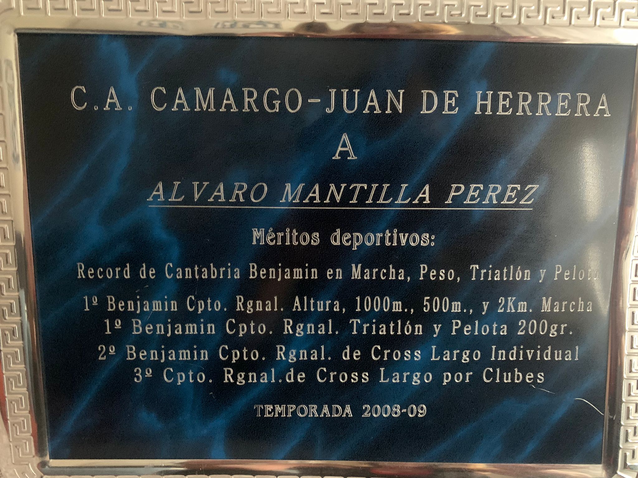 Placa conmemorativa del club C. A. Camargo tras batir todos los récords en categoría benjamín en la temporada 2008-2009.