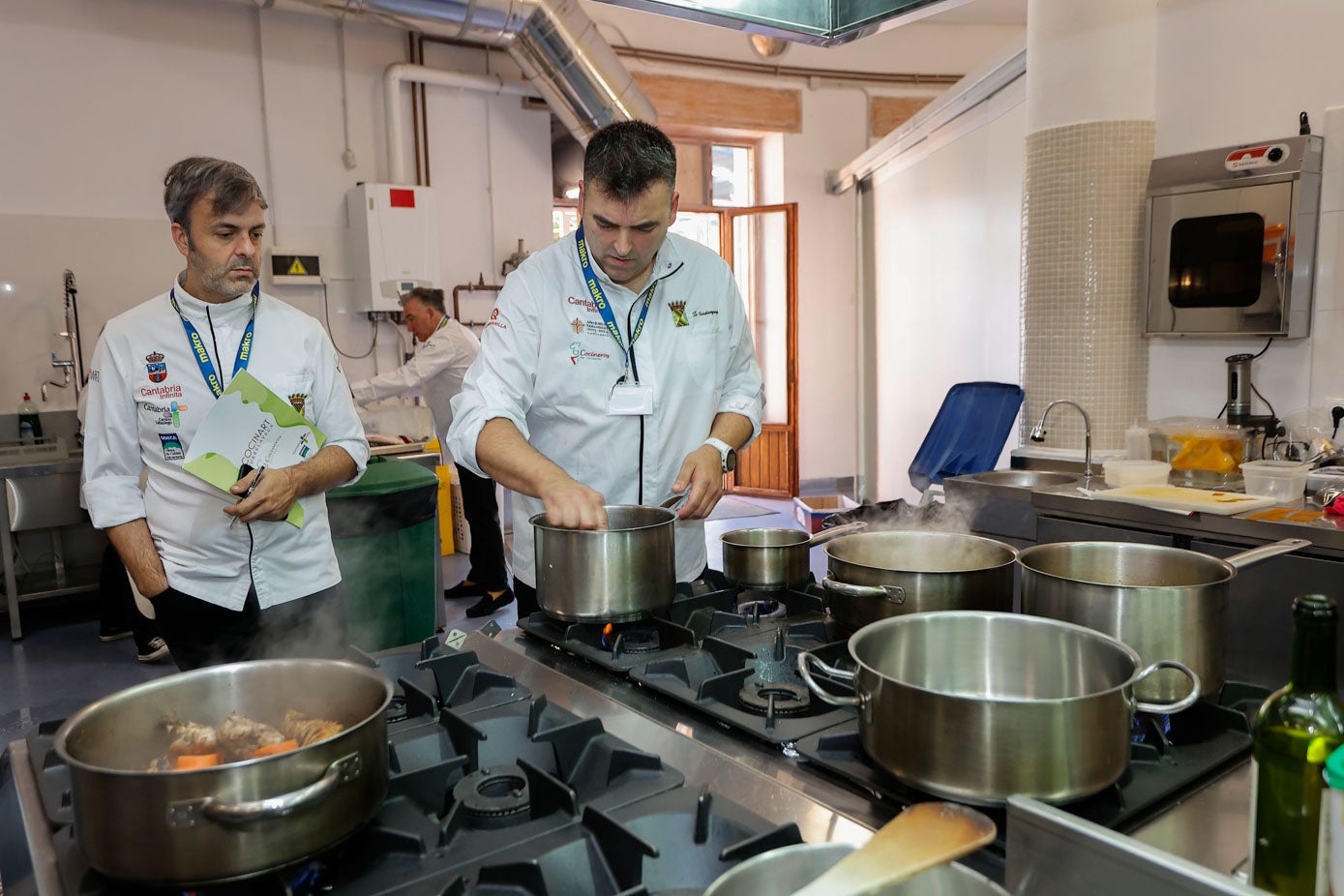 Las cocinas del Centro de Formación se han encendido este lunes a las nueve de la mañana.