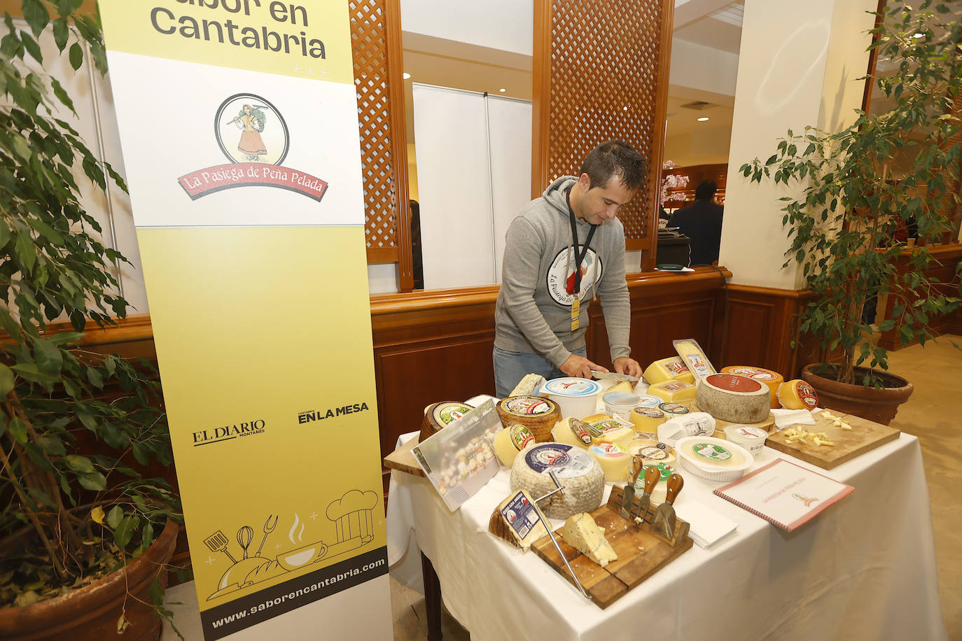 Estand de quesos de La Pasiega de Peña Pelada, en La Cavada.