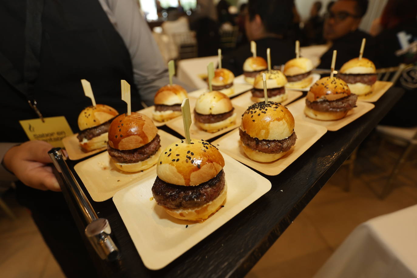 Mini hamburguesas de carne de wagyu, de la ganadería de Luciano Sánchez en Omoño. 