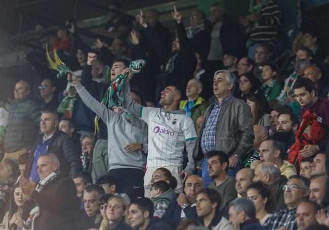 Los aficionados cántabros no dejaron de animar a su equipo.