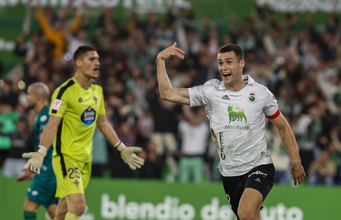 Mantilla celebra su gol ante el Racing de Ferrol.