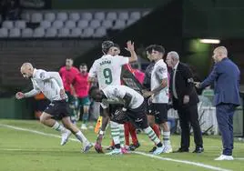 Lago, Arana y Aldasoro, durante el partido ante el Racing de Ferrol