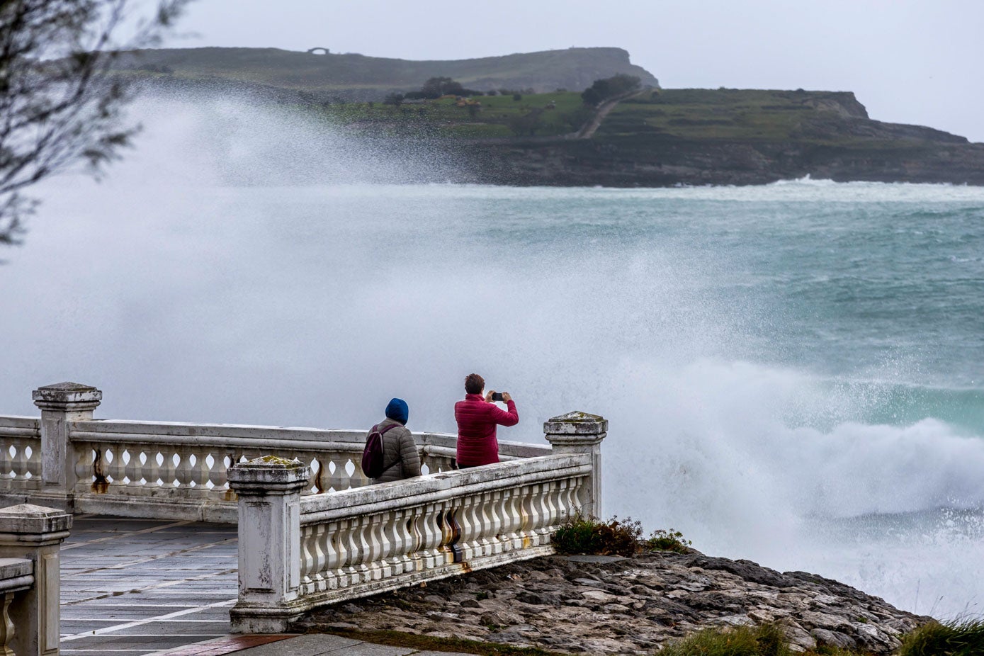 Algunos vecinos y turistas han querido inmortalizar la estampa esta mañana, 