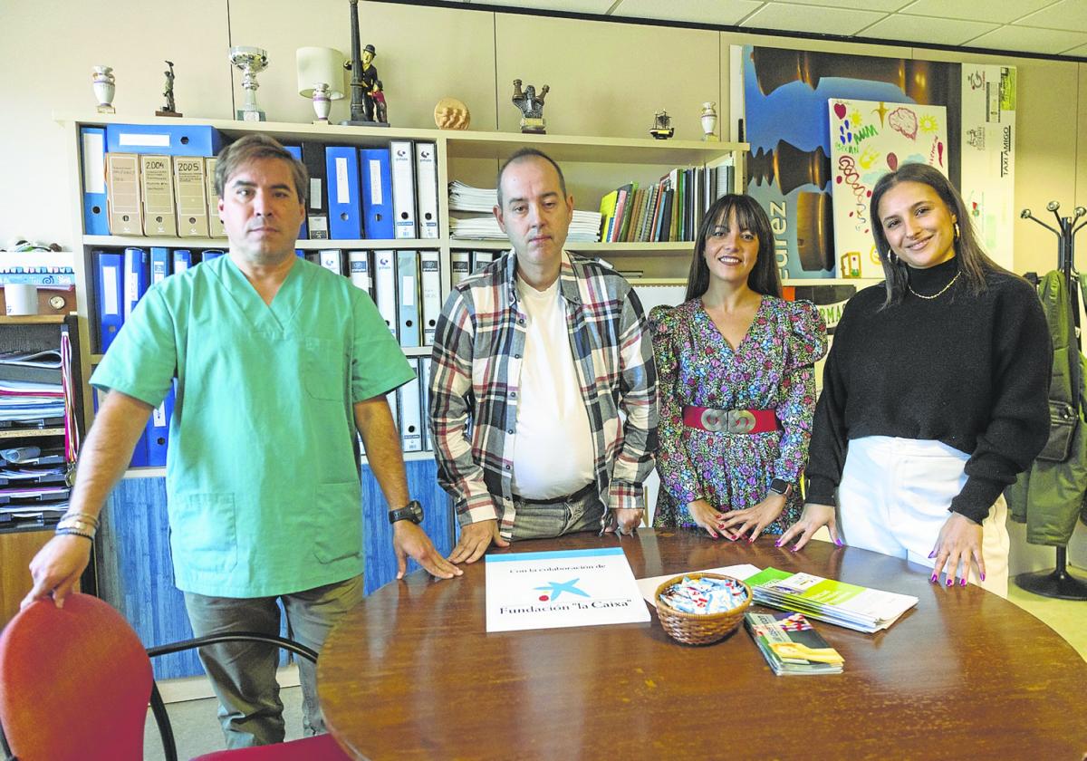 Parte del equipo de Asemcan: Víctor Calleja (izquierda), Rubén Fernández, Isabel Santayana y Marta Álvarez.