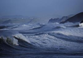 Las olas seguirán siendo grandes y el mar peligroso este lunes.