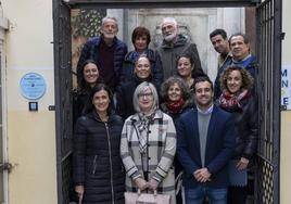 La alcaldesa junto a los asistentes al acto.