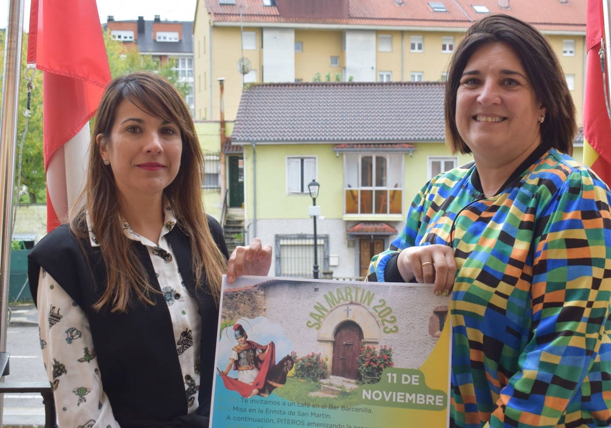 La alcaldesa pedánea, María Irigoyen, y la concejala de Festejos, Gloria Bárcena, posan con el cartel festivo de San Martín.