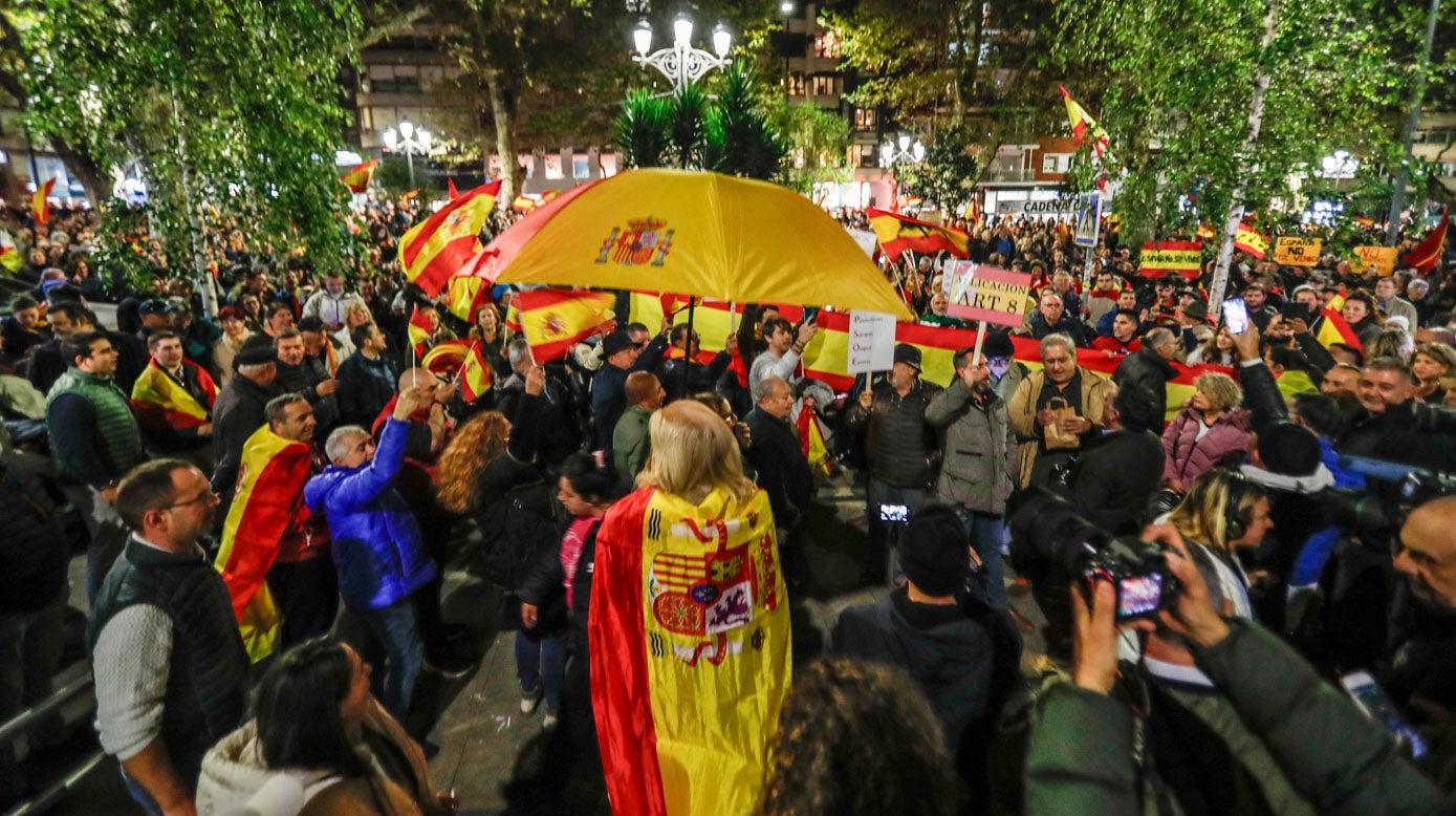 Empezaron a llegar antes de la hora convocada por redes