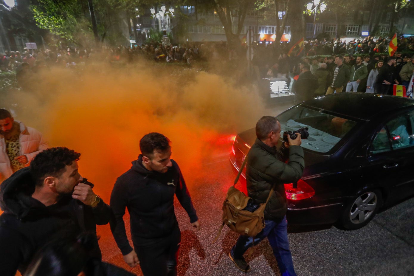 Muchas girtos también contra la prensa que estaba cubriendo la protesta