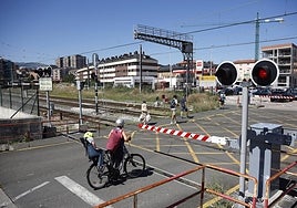 Paso a nivel de Pablo Garnica, este año, en Torrelavega.