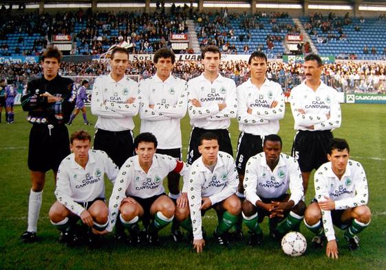 Equipo racinguista que ganó al Real Valladolid en la temporada 1992-93. De izquierda a derecha, Ceballos, Solaeta, Quique, Merino, Edu García y Sañudo. Agachados, Juan, Gelucho, Chili, Mutiu y Sabou.
