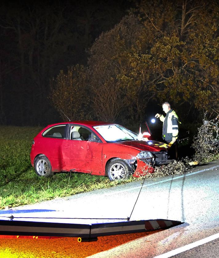 Imagen secundaria 2 - Un joven de 20 años, herido muy grave tras un accidente de coche en el desvío a Bárcena Mayor