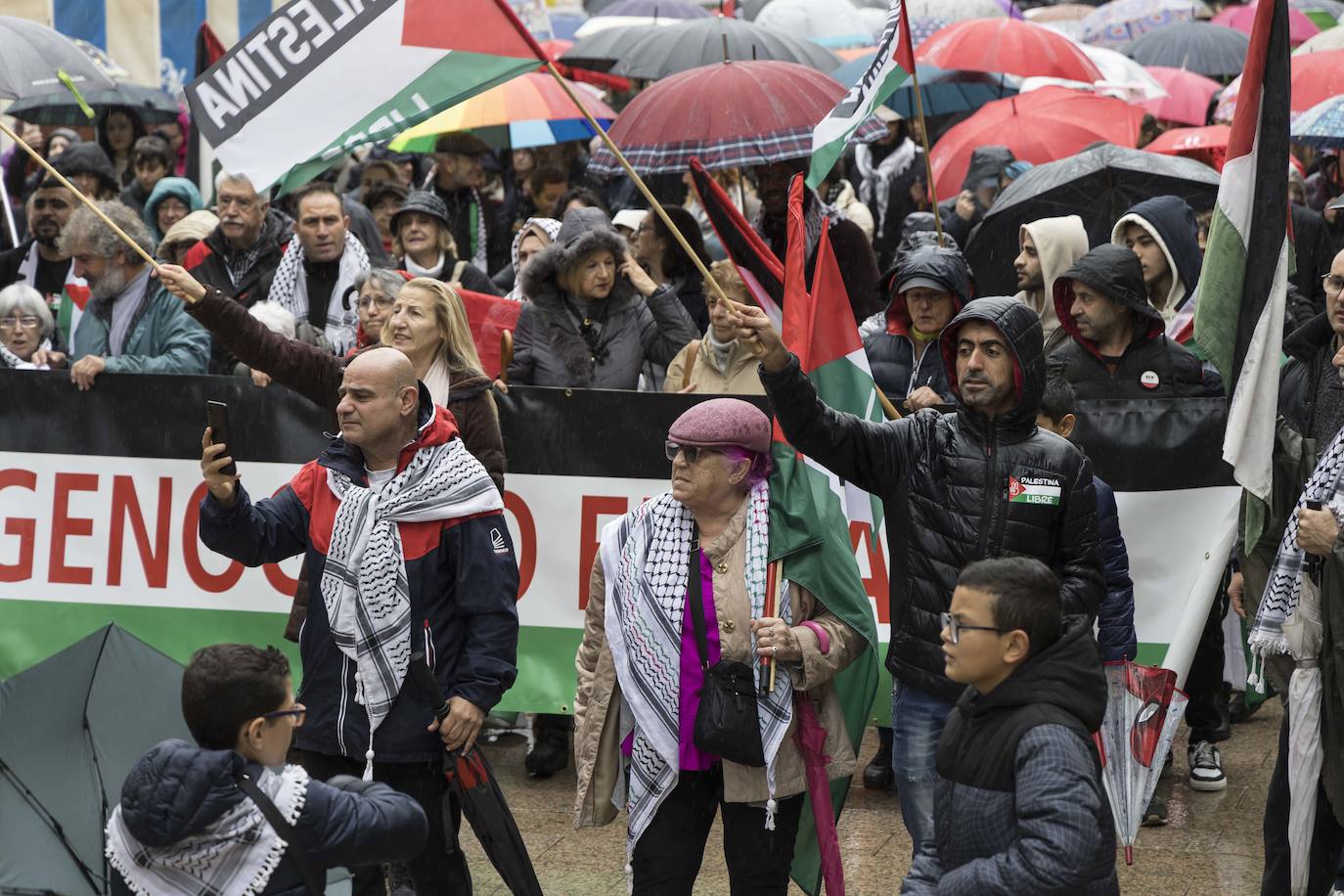 Entre los manifestantes hubo numerosos ciudadanos palestinos que residen en Santander. 