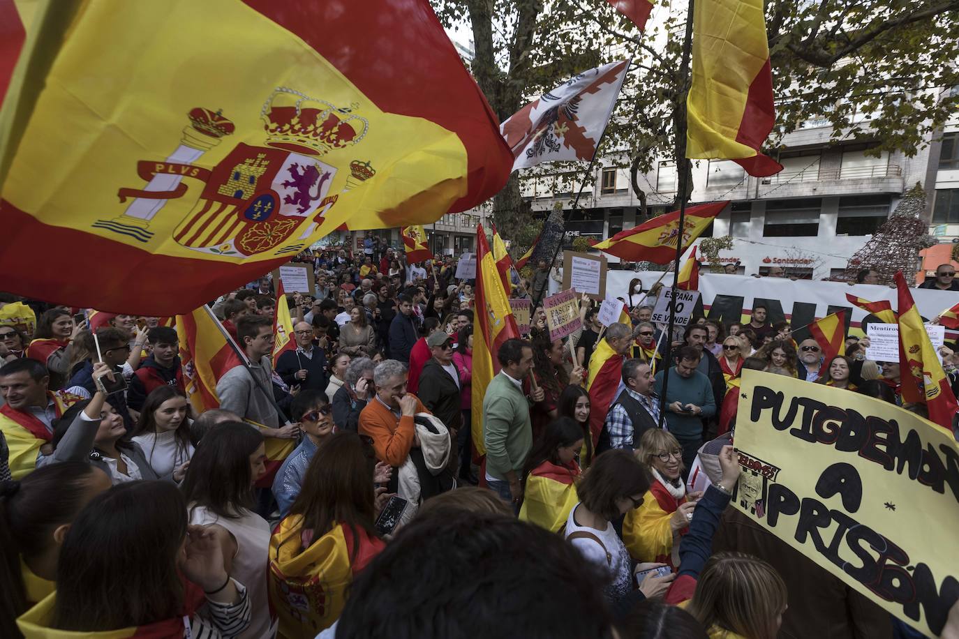 Desde las 11.30 horas, cuando la protesta arrancó en Pombo, hasta pasadas las 13.30, las calles estuvieron llenas