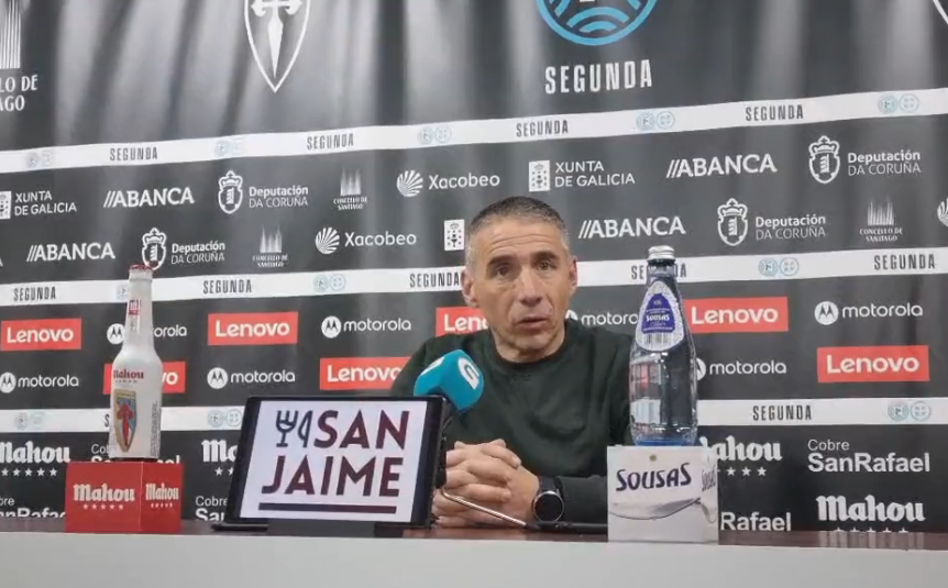 El técnico del Cayón, Luis Fernández, en la rueda de prensa posterior al partido.