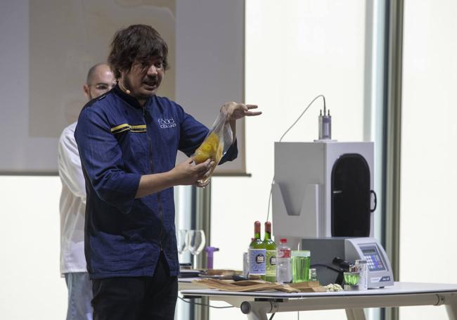 David Chamorro (de azul) y Carlos Colominas, durante su ponencia.