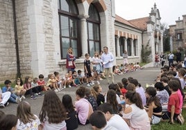 Alumnos del colegio Agapito Cagigas, durante un acto en el que participó el alcalde, Diego Movellán.