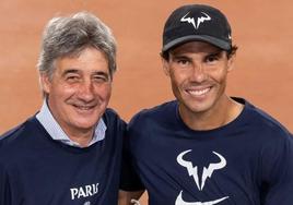 Ángel Ruiz-Cotorro y Rafael Nadal posan juntos tras el título de Nadal en Roland Garros 2022