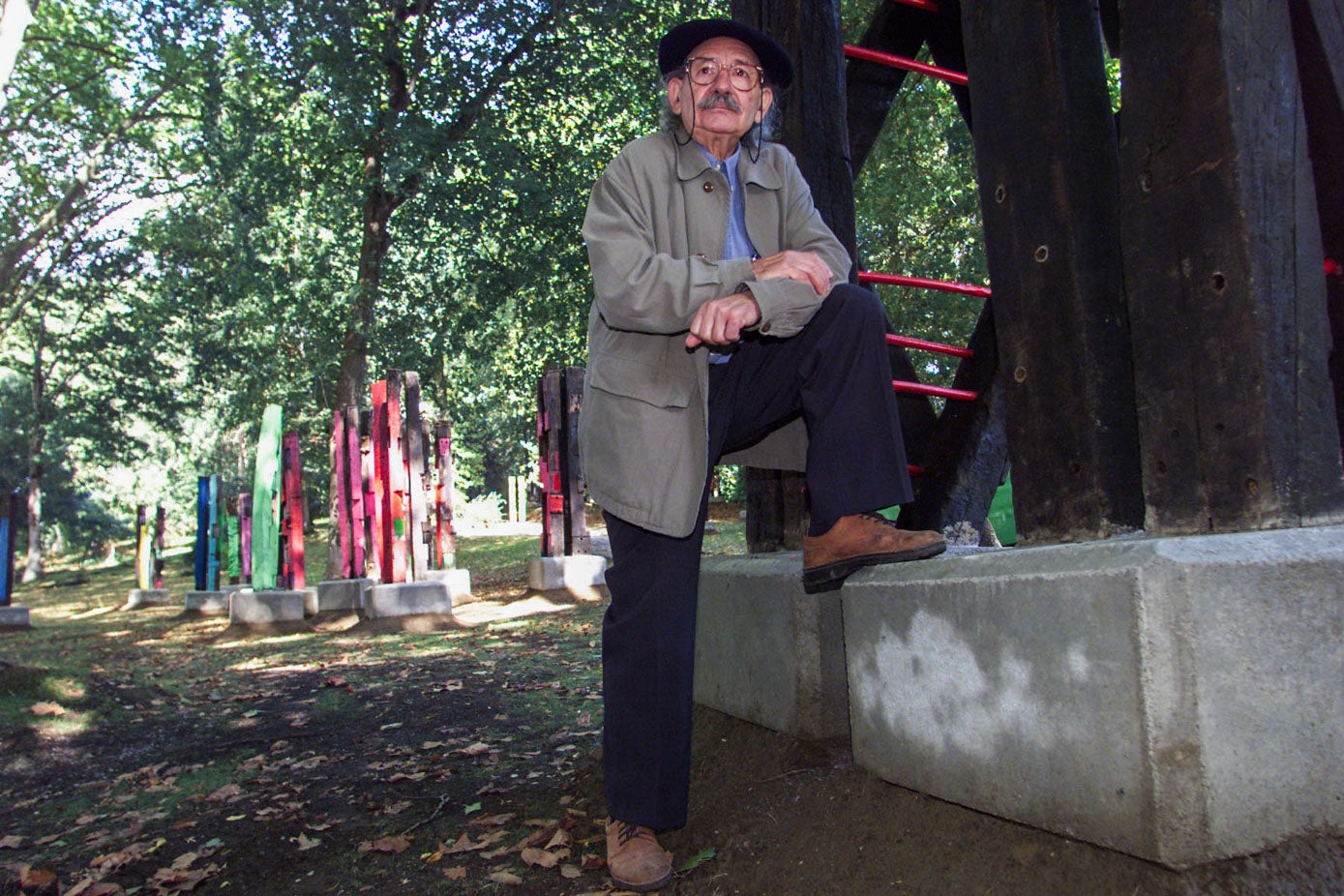 El entorno del Palacio de Caja Cantabria, en Santillana del Mar, acogió en el año 2000 una antológica del artista fallecido.