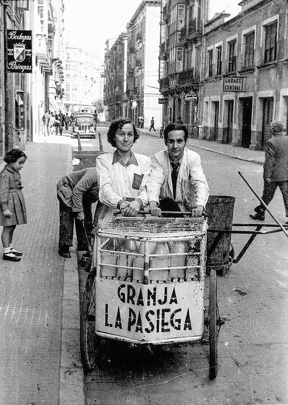 Venta. El carro estacionado en General Espartero, hoy Hernán Cortés.