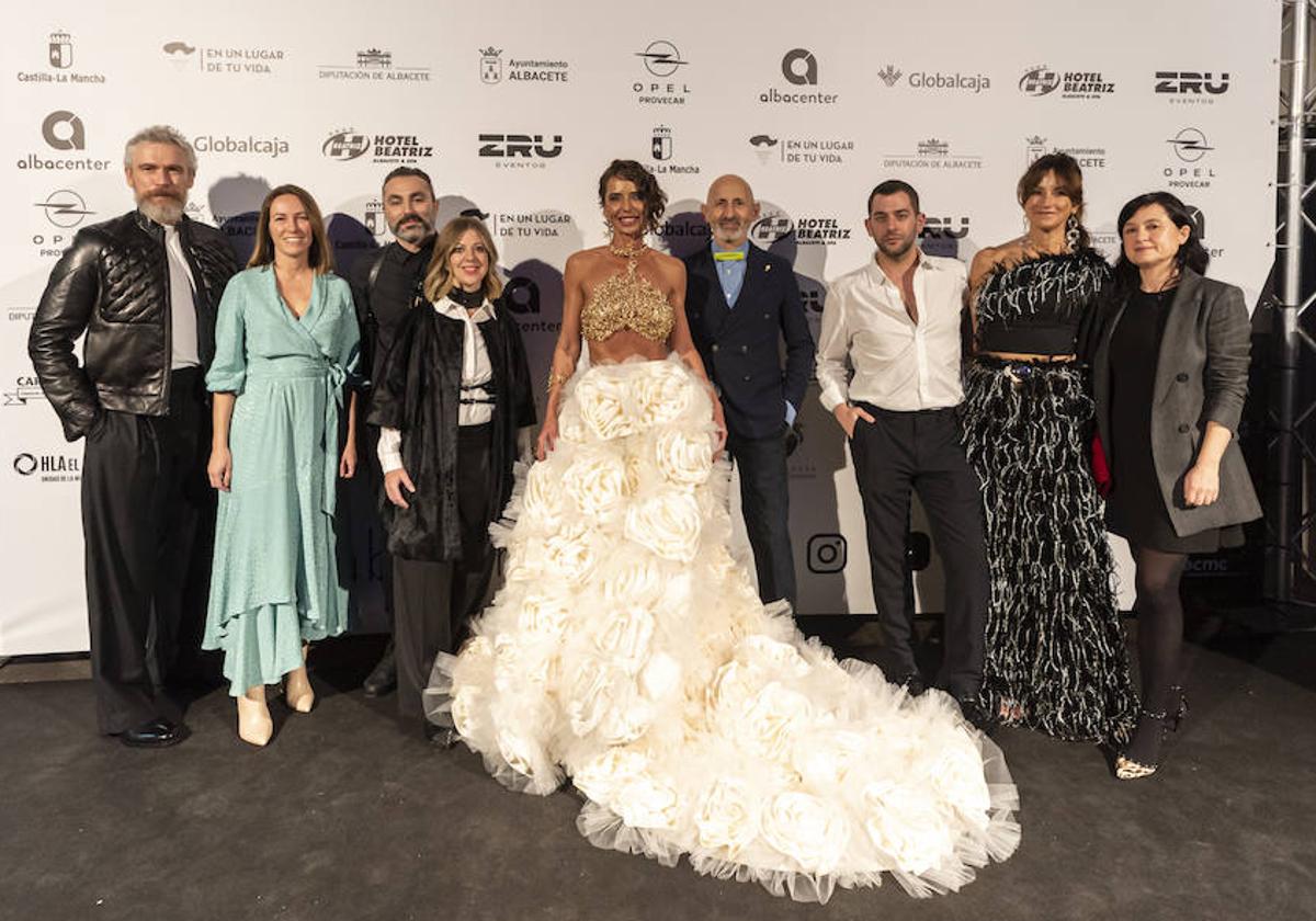 Foto de familia de los diseñadores participantes en Ab Fashion 2023. De izquierda a derecha: Sergio de Lázaro, Elisa Álvarez, Reza Shokouhi, Belén Morales, Lola Muñoz, Modesto Lomba, Álvaro Lucas, Pilar Ibáñez y Raquel López.