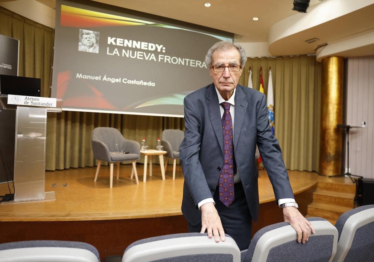 Manuel Ángel Castañeda recordó en el Ateneo de Santander la figura de John F. Kennedy.