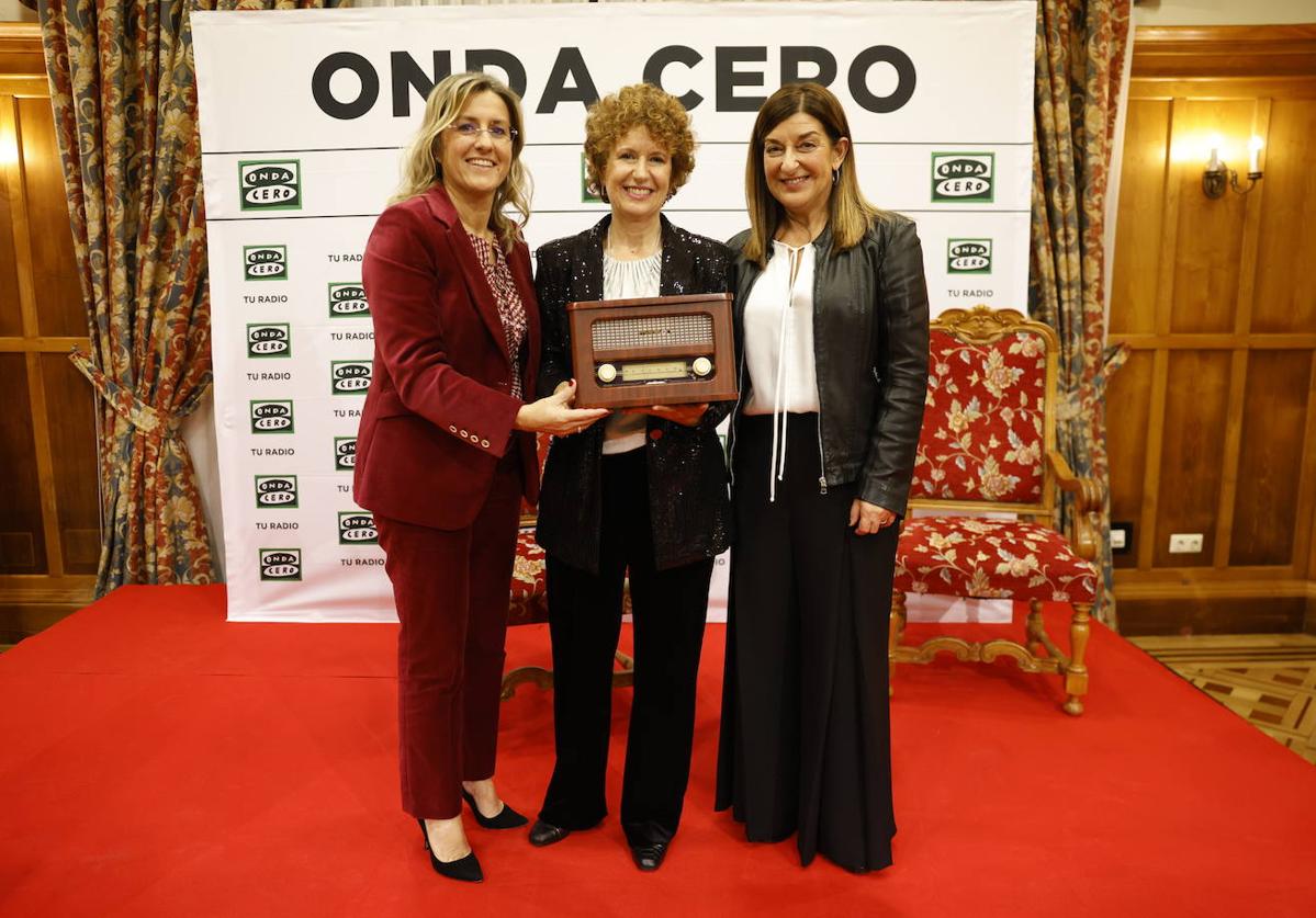 De izquierda a derecha, Patricia Pérez, Marta Solana y María José Sáenz de Buruaga.