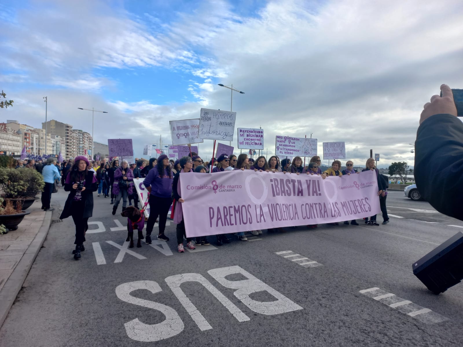 Se escucharon proclamas durante todo el itinerario. 