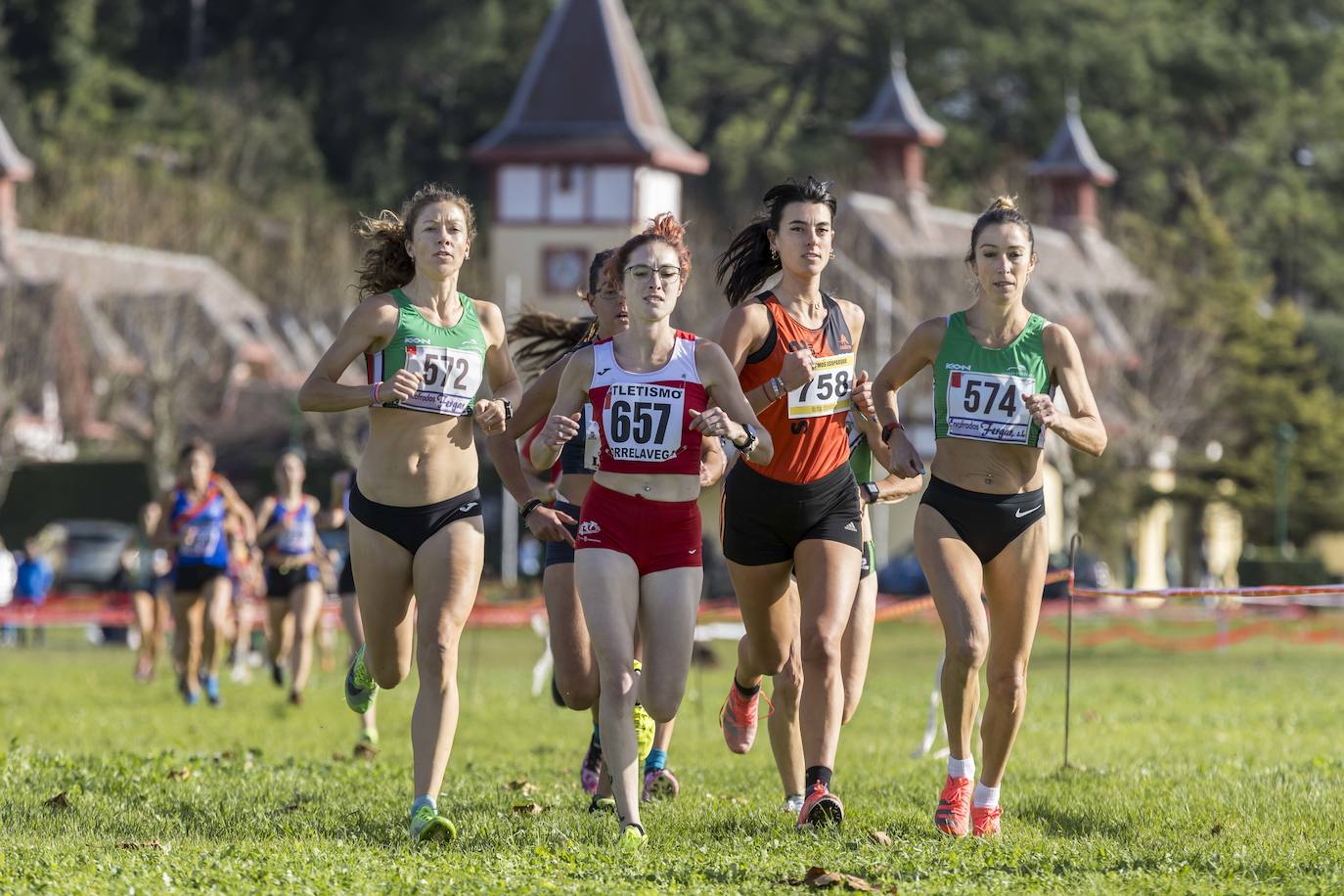 Lidia Macho (572), del Valles Pasiegos-Sobaos Luca; Raquel Rodríguez (657), Olga Corral (758) y Natalia Bustamante. 