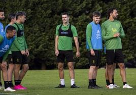 Álvaro Mantilla, Dani Fernández y Germán, durante un entrenamiento en La Albericia. Los tres finalizan contrato esta temporada.