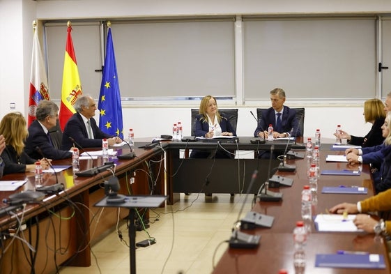 La consejera Urrutia y el presidente del TSJC presidieron la reunión celebrada este lunes.