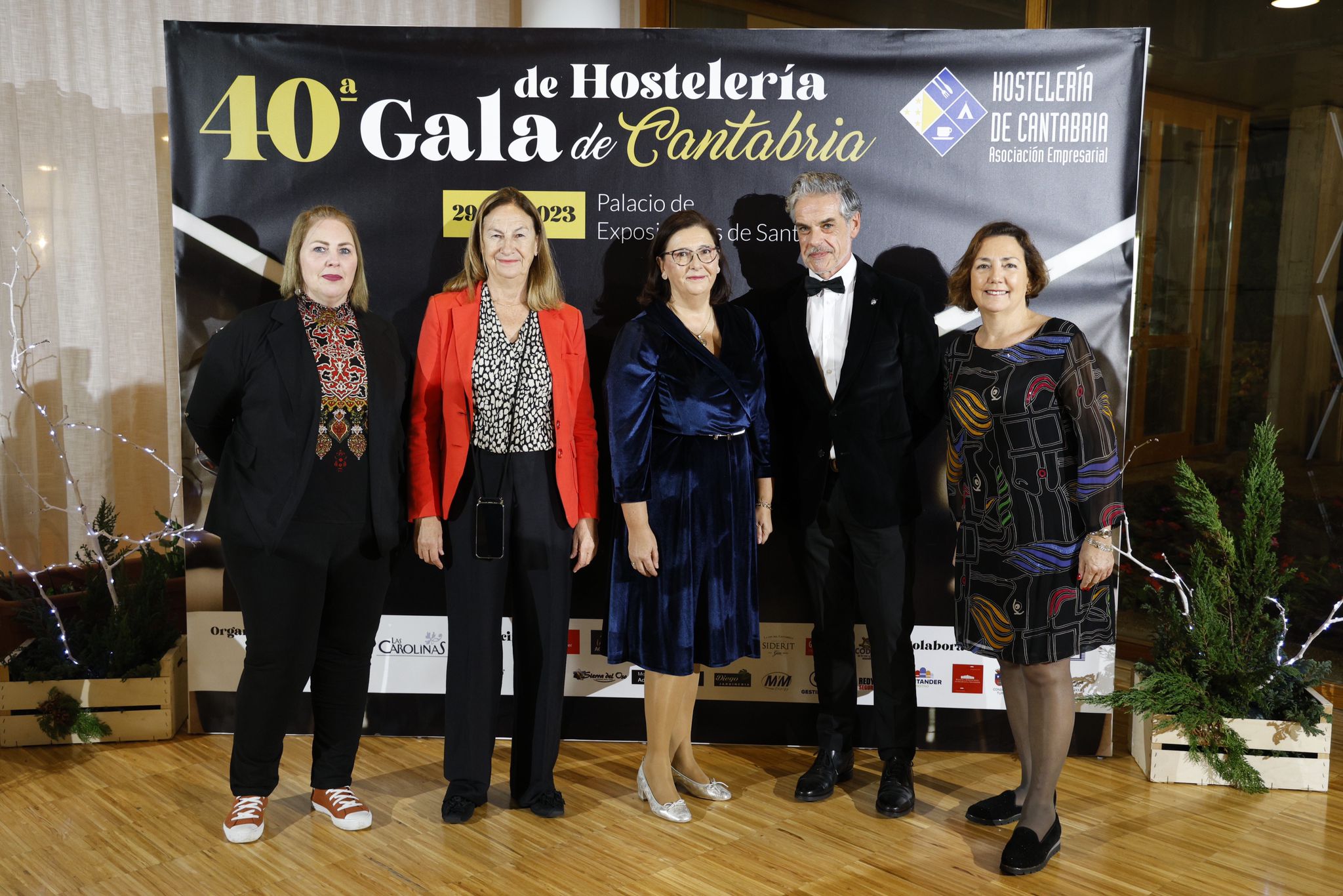 Nuria Salesa, Ana Larvada, Cristina Torre, Iñaki Bedia y Gabriela Costa.